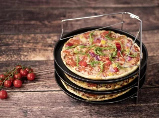 Pizzaset 4-delig: 3 x Ø29 cm pizza pannen met metalen houder