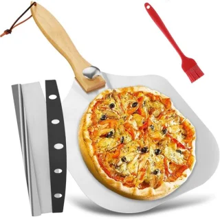 Pizzaset met pizzaschop, pizzasnijder en oliekwast