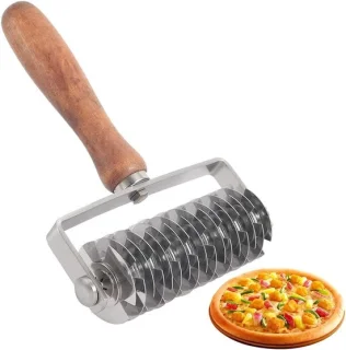 Roestvrijstalen snijroller met houten handvat