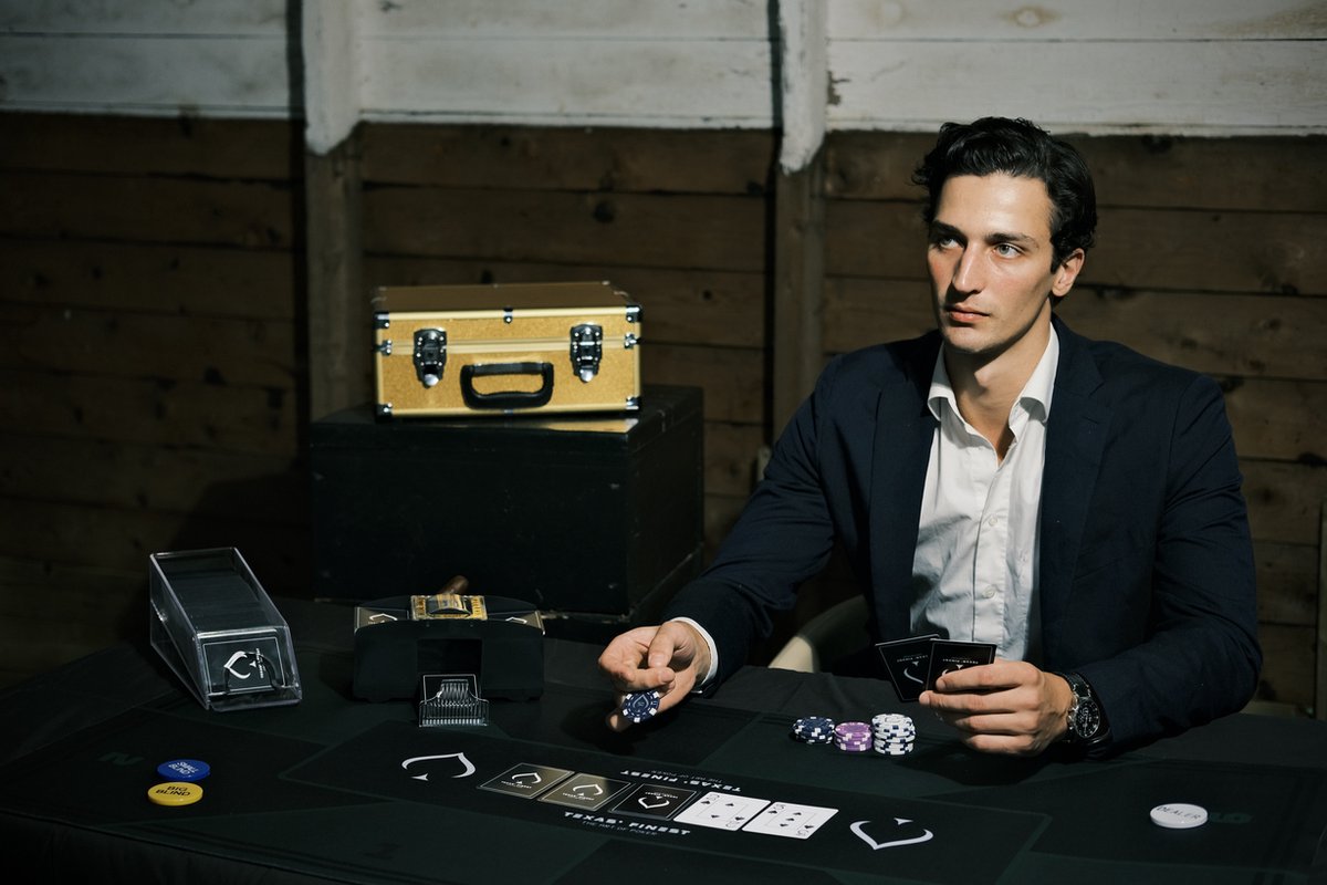 Texas' Finest Kaartschudmachine inclusief Pokermat en Speelkaarten
