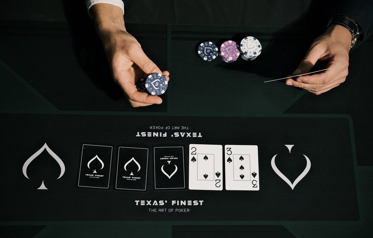 Texas' Finest Kaartschudmachine inclusief Pokermat en Speelkaarten