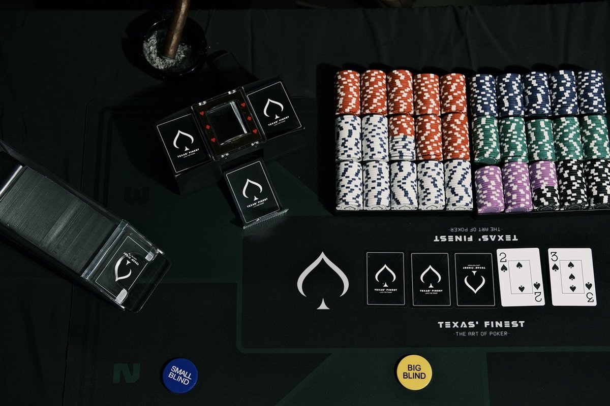 Texas' Finest Kaartschudmachine inclusief Pokermat en Speelkaarten
