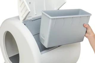 Automatische zelfreinigende kattenbak met sensor voor binnengebruik