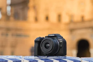 Canon EOS R10 + RF-S 18-45mm Kit