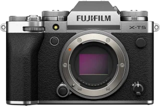 Fujifilm X-T5 + XF16-50mm Silver