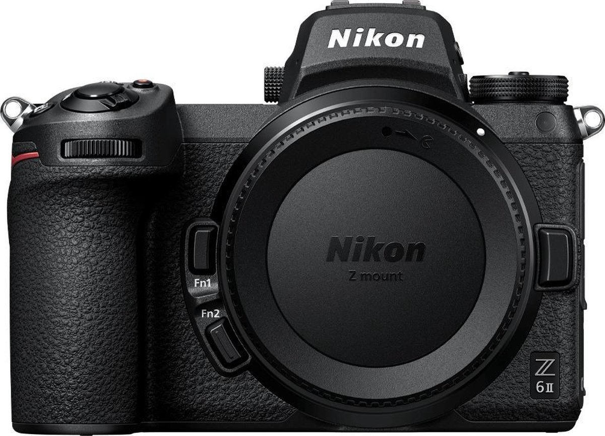 De Nikon Z 6II camera + 24-70mm f/4 lens zwart in één oogopslag