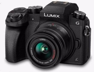 Panasonic Lumix DMC-G7 + 14-42mm Lens Zwart