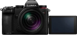 Panasonic LUMIX S5D + S 28-200mm f/4-7.1 Black