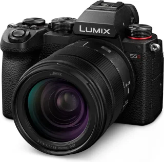 Panasonic LUMIX S5D + S 28-200mm f/4-7.1 Black