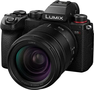 Panasonic LUMIX S5D + S 28-200mm f/4-7.1 Black