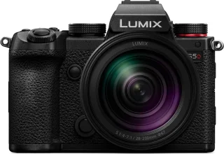Panasonic LUMIX S5D + S 28-200mm f/4-7.1 Black