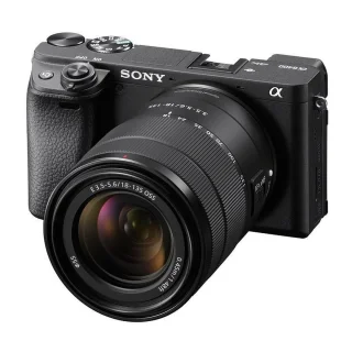 Sony A6400 + 18-135mm Zwart