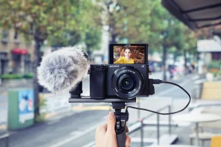 Sony A6400 + 18-135mm Zwart