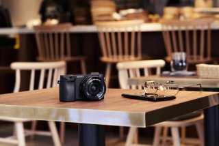 Sony A6400 + E PZ 16-50mm Lens