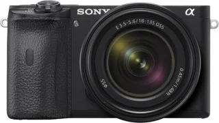 Sony A6600 camera + E 18-135mm lens