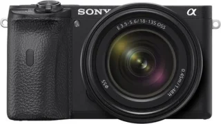Sony A6600 camera + E 18-135mm lens