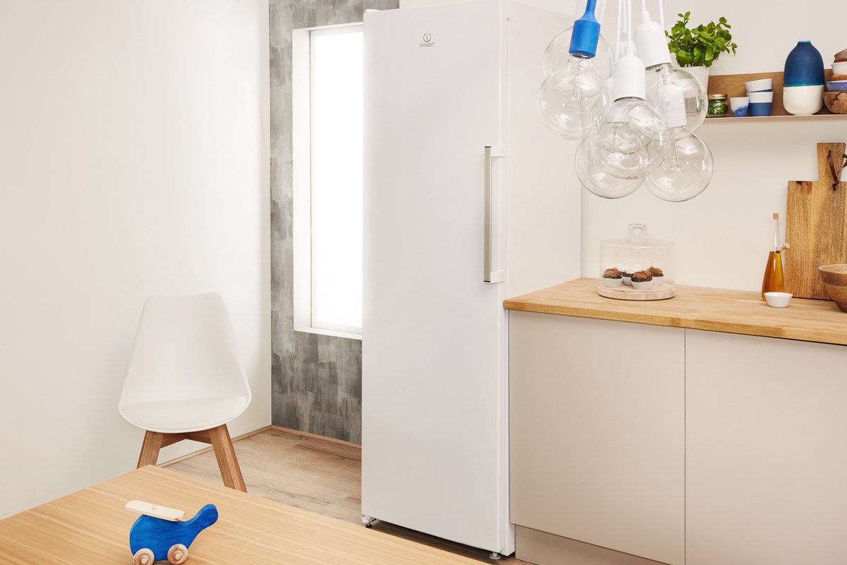 Indesit UI6 F1T W1 Vriezer Wit 222L 167x60 cm
